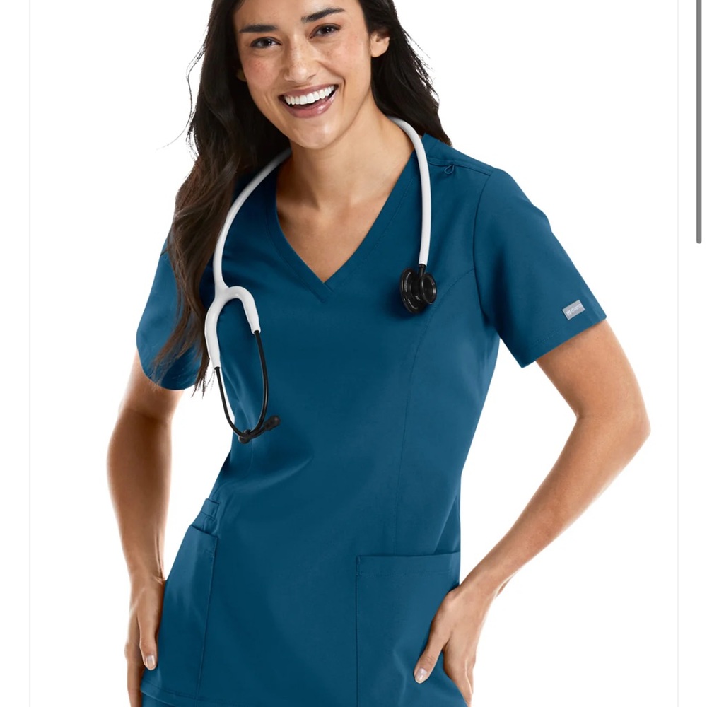Maevn momentum Caribbean blue scrubs